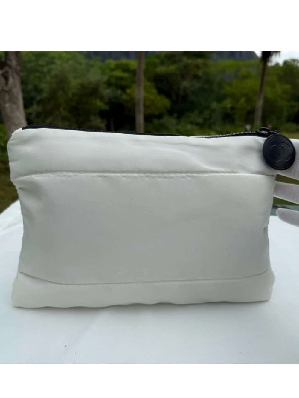 CHANEL Oversized Puffer Makeup Cosmetic Pouch/ IPAD Etc. Case — New! 🖤🤍